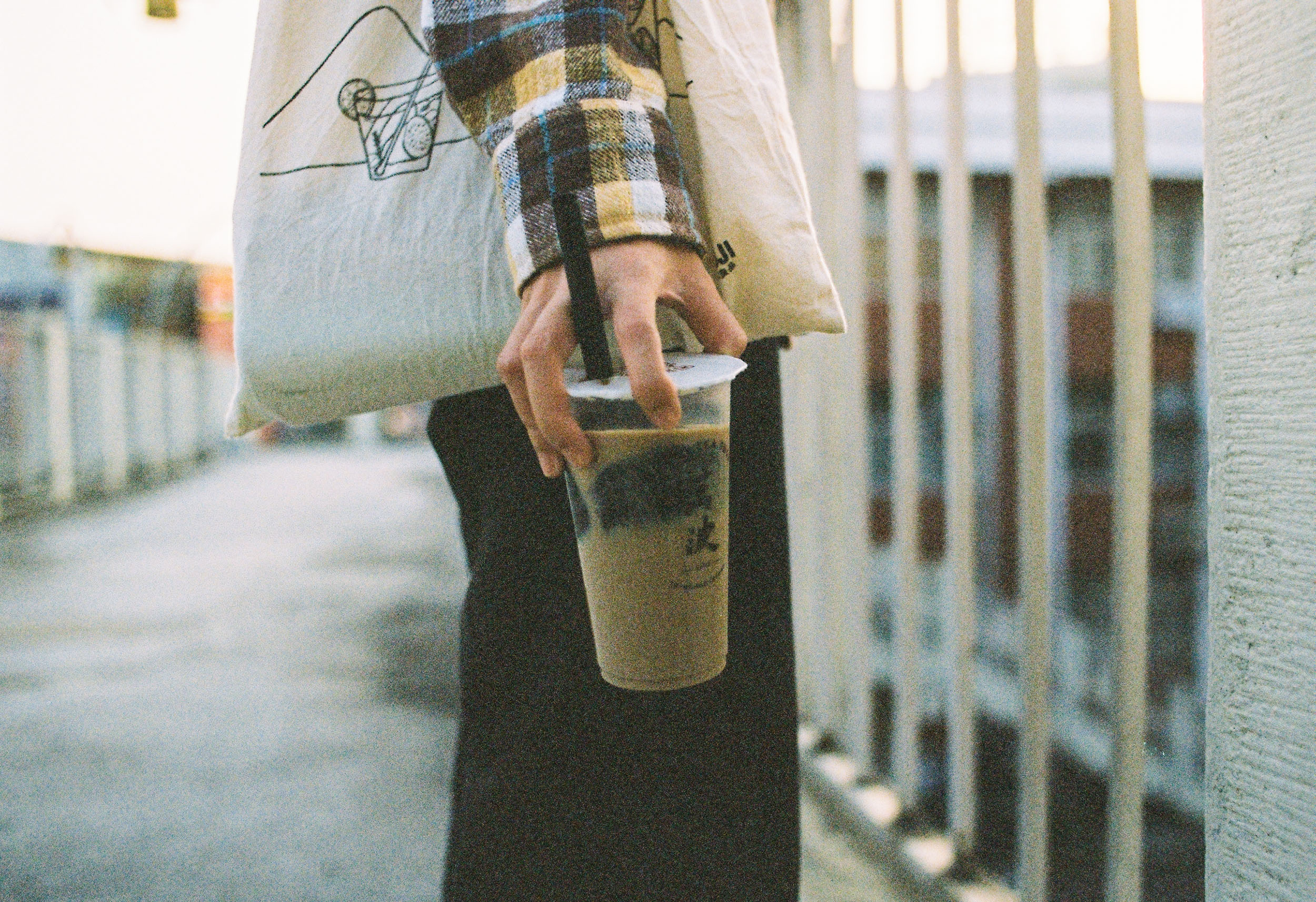woman-holding-the-famous-taiwanese-bubble-milk-tea